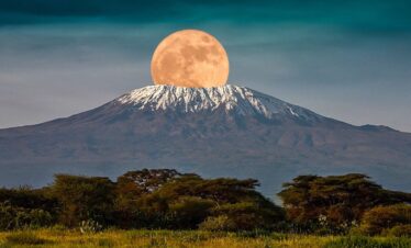 6 days Marangu route Kilimanjaro climb with summit to Uhuru Peak
